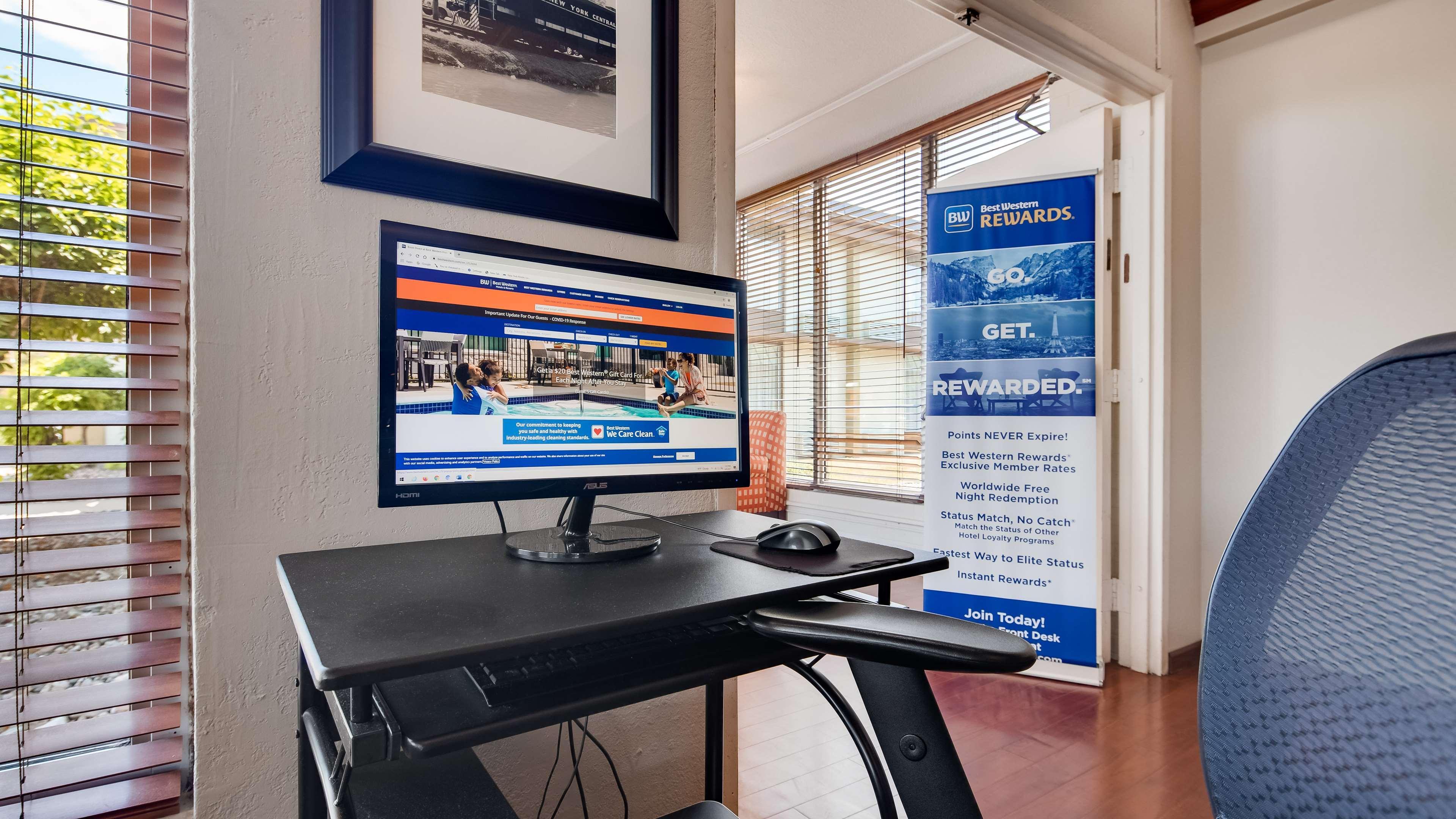 Best Western Tomah Hotel Екстериор снимка
