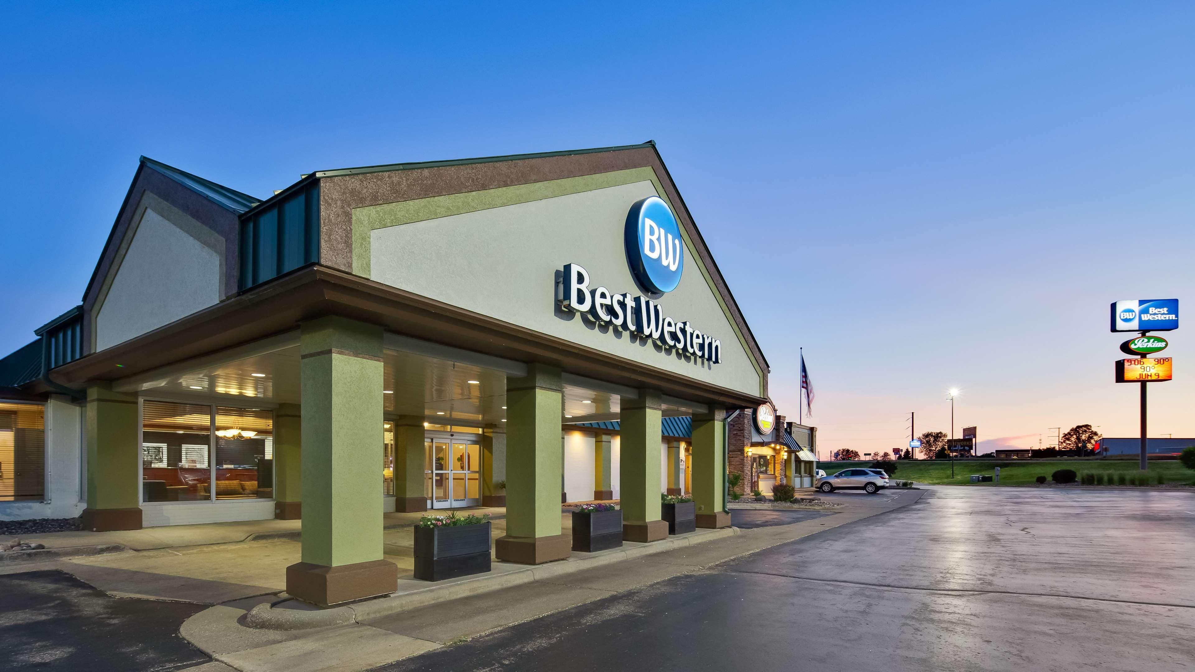 Best Western Tomah Hotel Екстериор снимка