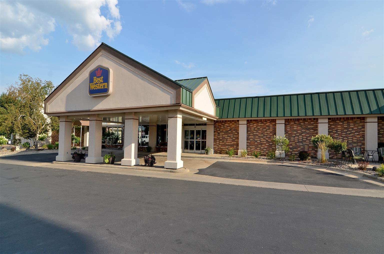 Best Western Tomah Hotel Екстериор снимка